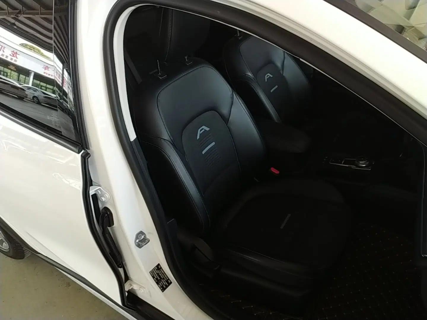 Ford Focus Active 2021 EcoBoost 180 Automatic Trendy Model — миниатюра 23