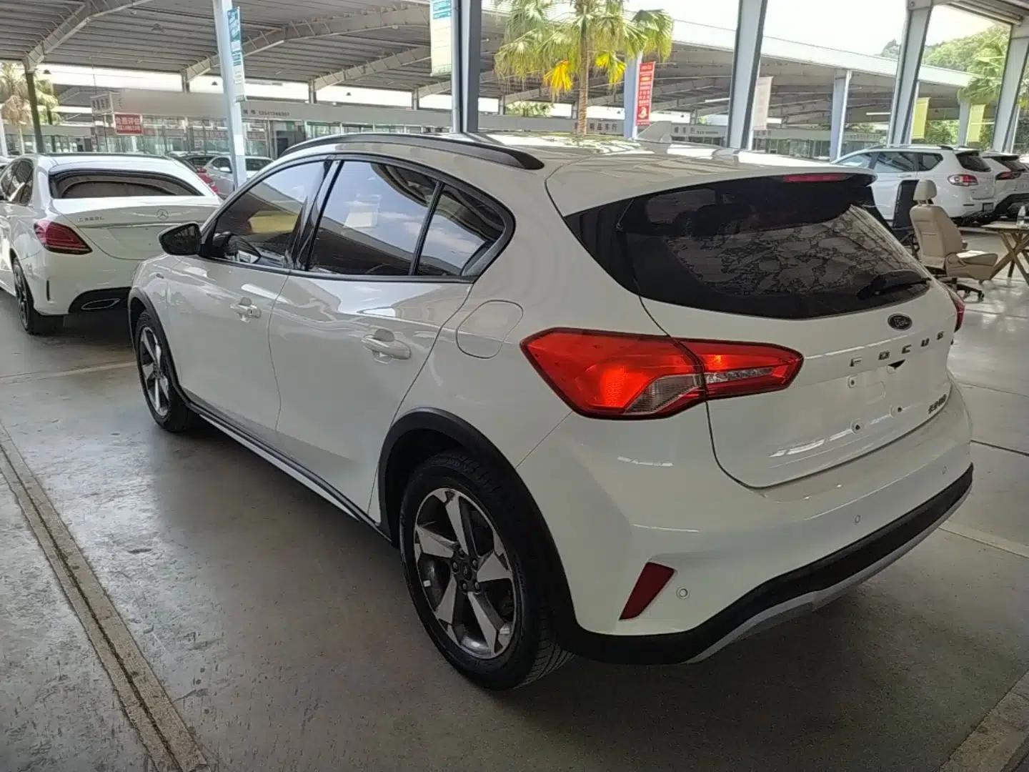 Ford Focus Active 2021 EcoBoost 180 Automatic Trendy Model — миниатюра 4