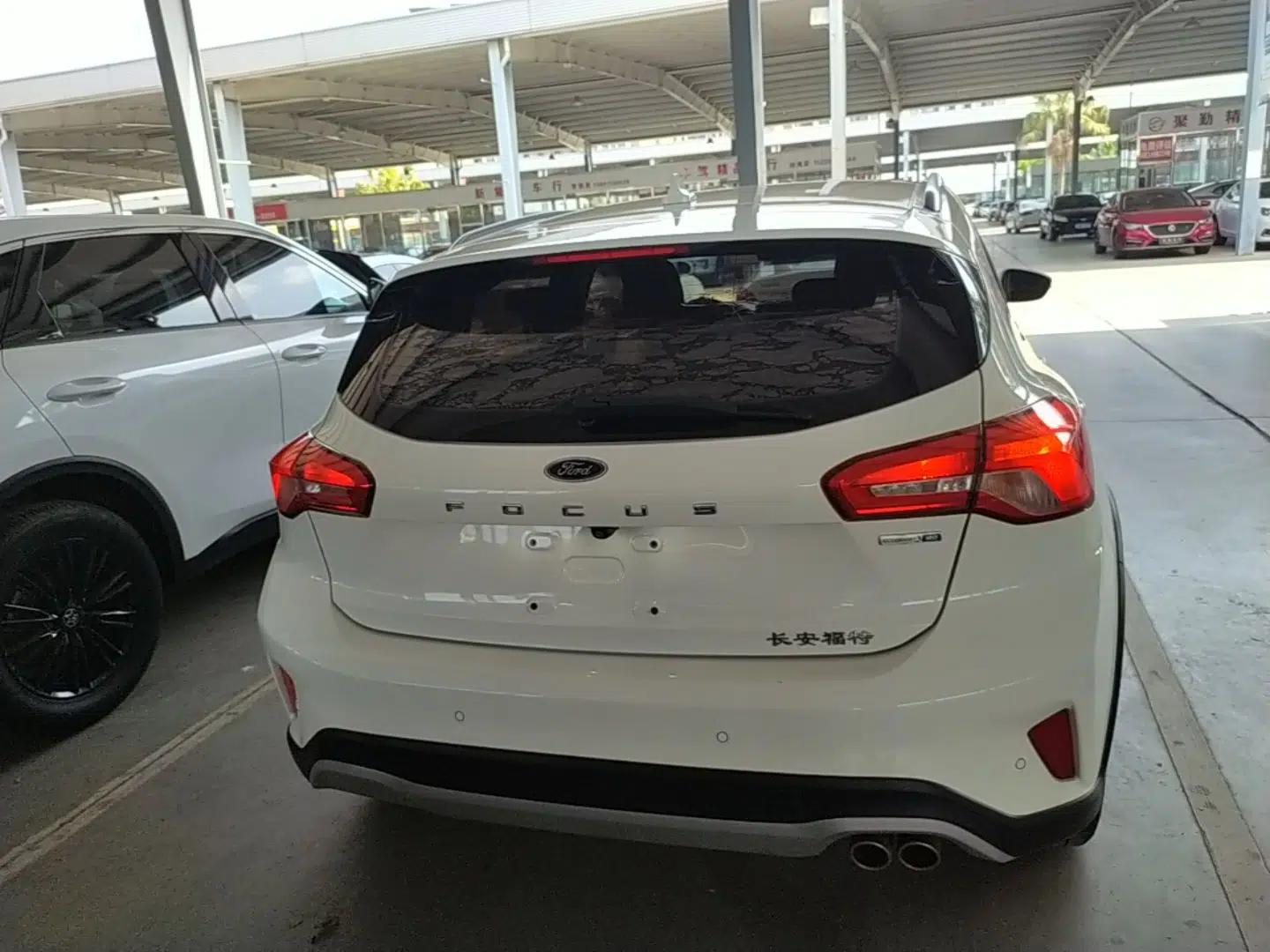 Ford Focus Active 2021 EcoBoost 180 Automatic Trendy Model — миниатюра 5
