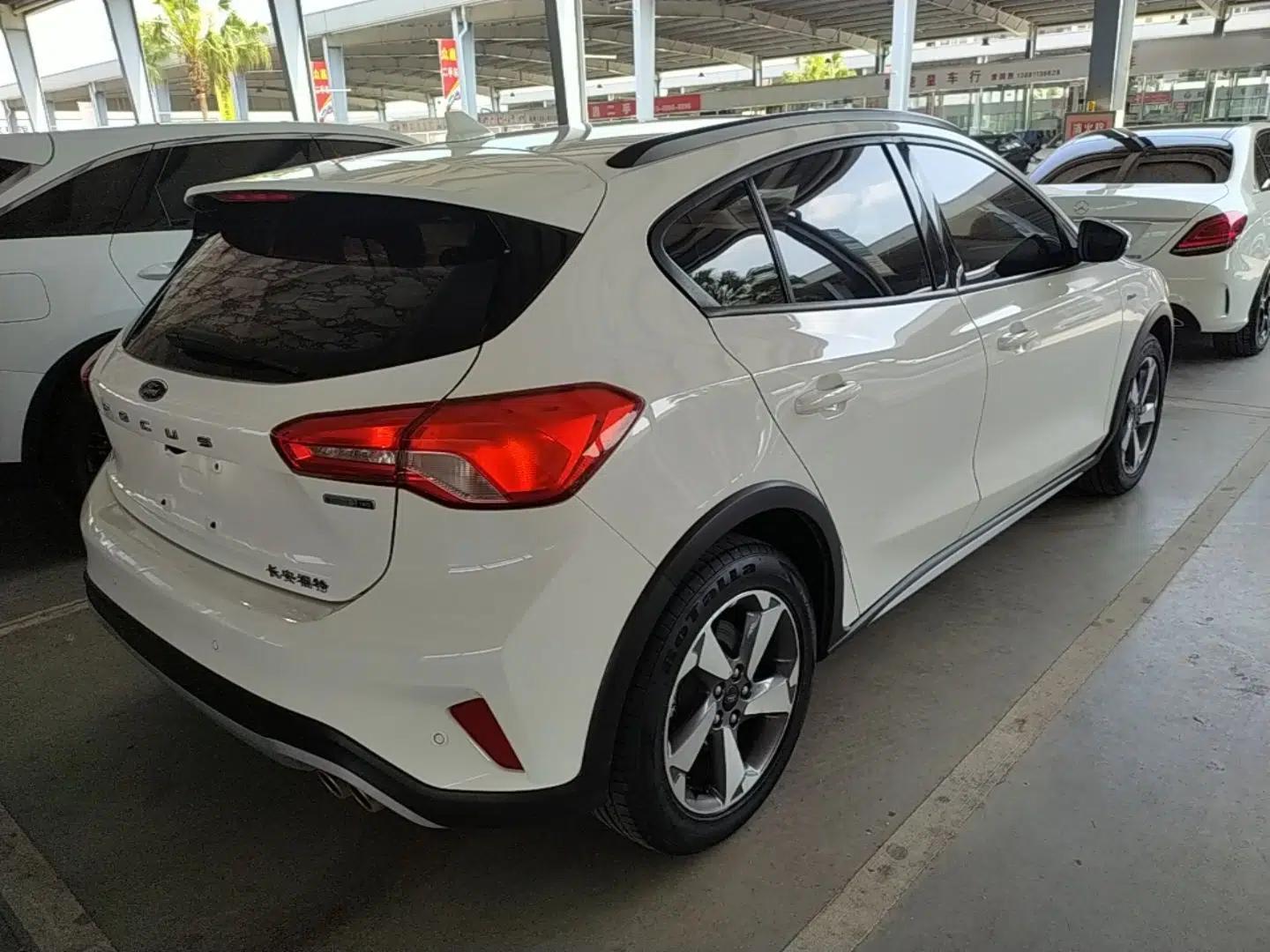 Ford Focus Active 2021 EcoBoost 180 Automatic Trendy Model — миниатюра 6