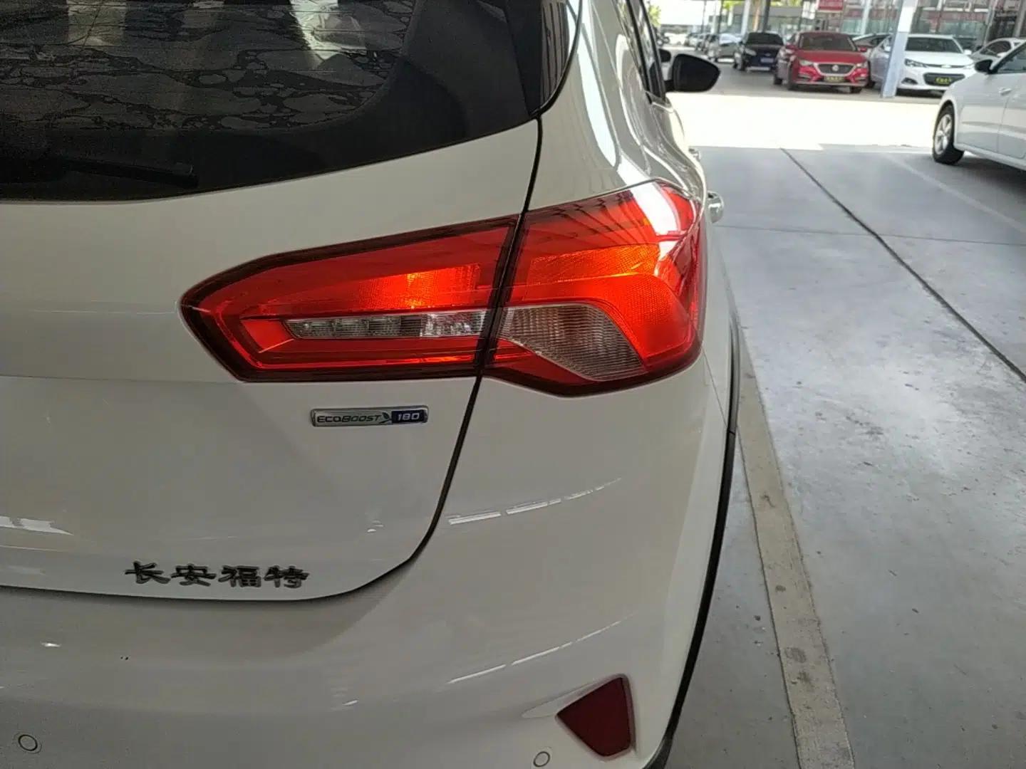 Ford Focus Active 2021 EcoBoost 180 Automatic Trendy Model — миниатюра 7