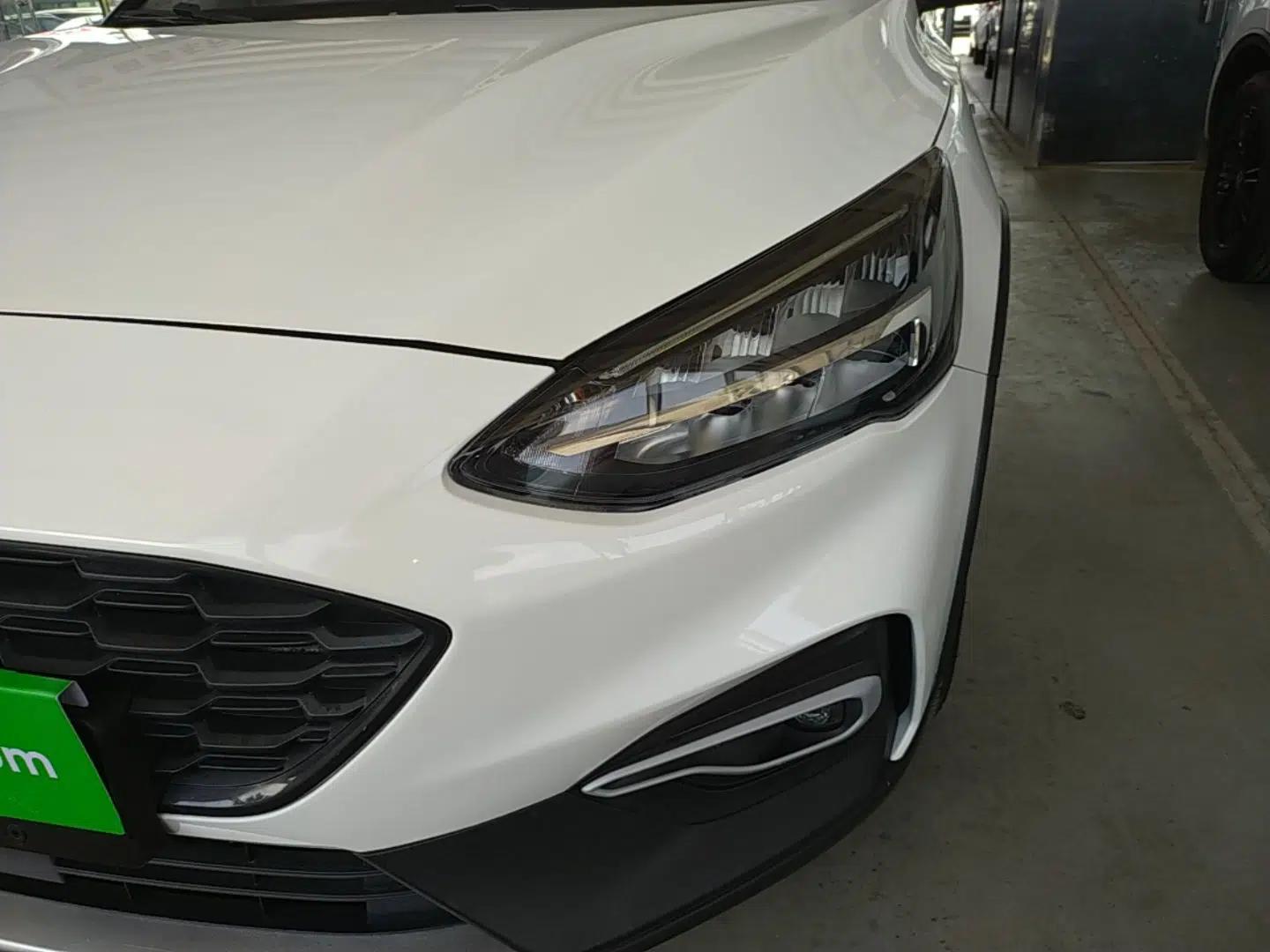 Ford Focus Active 2021 EcoBoost 180 Automatic Trendy Model — миниатюра 9