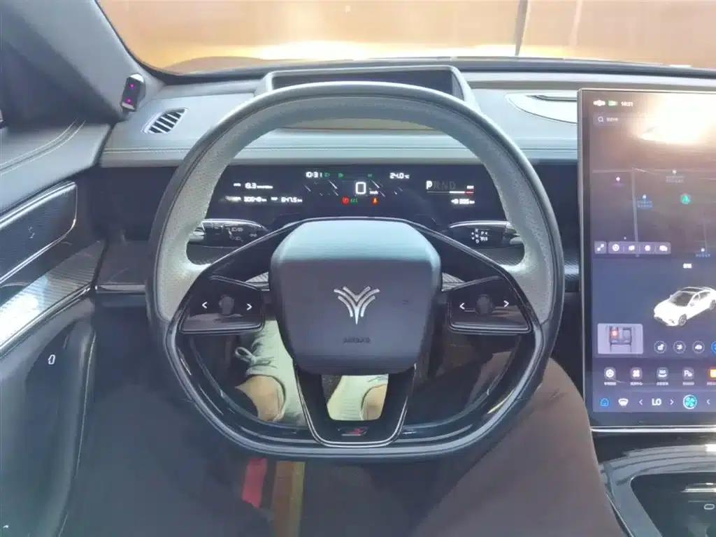 Nezha S 2022 Pure Electric 650km AWD Luxury Edition — миниатюра 11