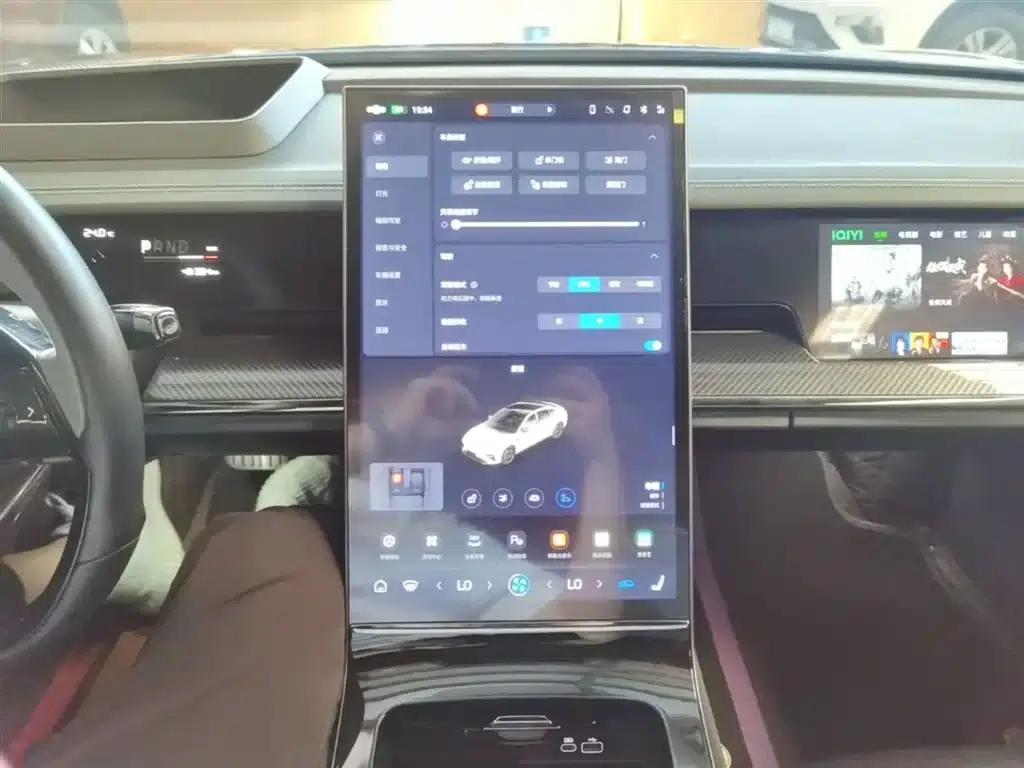 Nezha S 2022 Pure Electric 650km AWD Luxury Edition — миниатюра 13