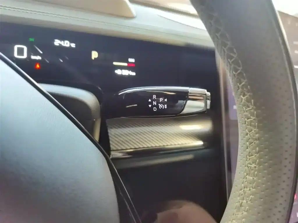 Nezha S 2022 Pure Electric 650km AWD Luxury Edition — миниатюра 14