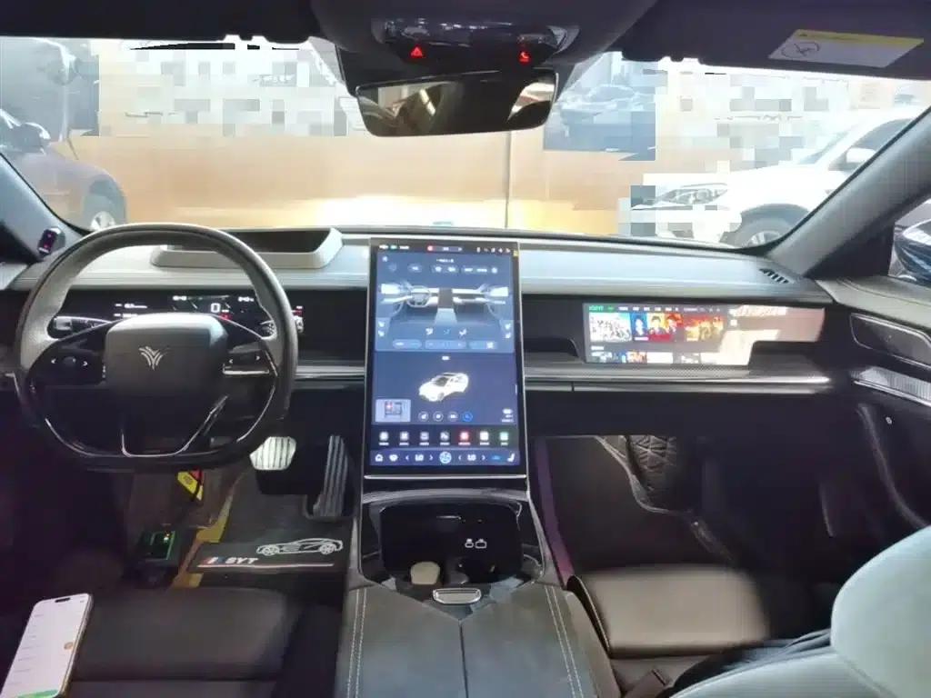 Nezha S 2022 Pure Electric 650km AWD Luxury Edition — миниатюра 10