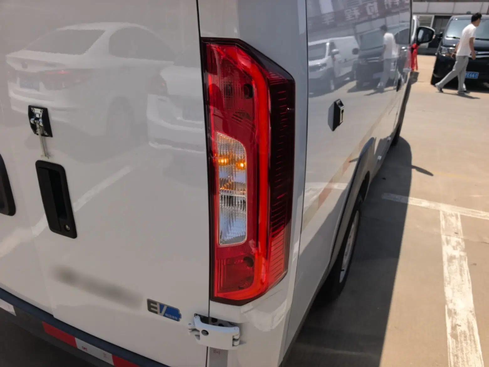 Foton Intelligent Blue Elf E7 2024 Facelifted All-Electric Van Flat Roof 2 Seats CATL 38.64 kWh — миниатюра 8
