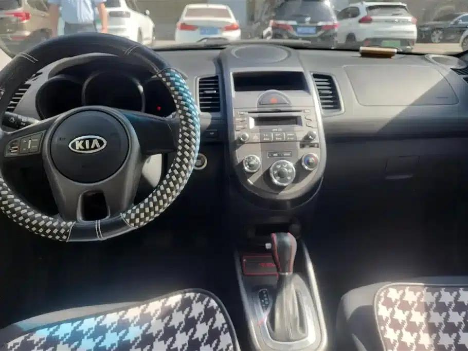 2013 Volkswagen Soul 1.6L AT GL — миниатюра 12