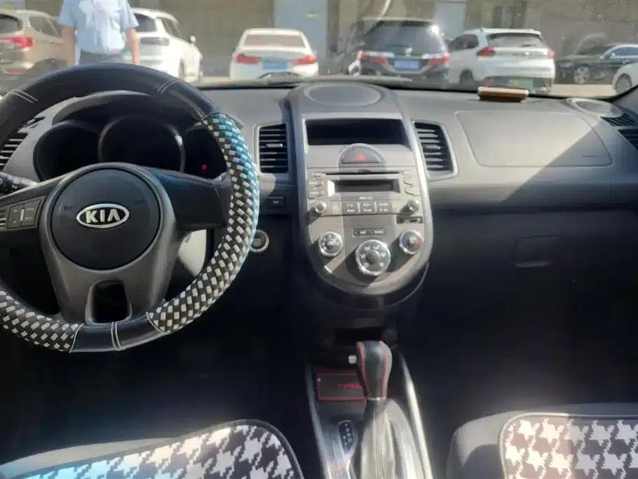 2013 Volkswagen Soul 1.6L AT GL — миниатюра 13