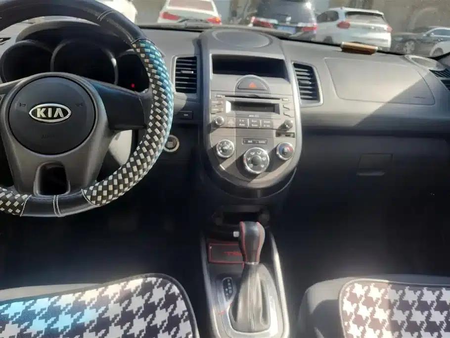 2013 Volkswagen Soul 1.6L AT GL — миниатюра 16