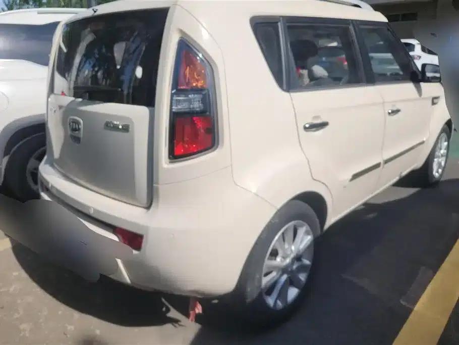 2013 Volkswagen Soul 1.6L AT GL — миниатюра 3