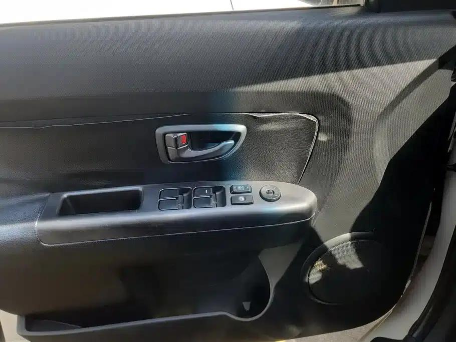 2013 Volkswagen Soul 1.6L AT GL — миниатюра 7