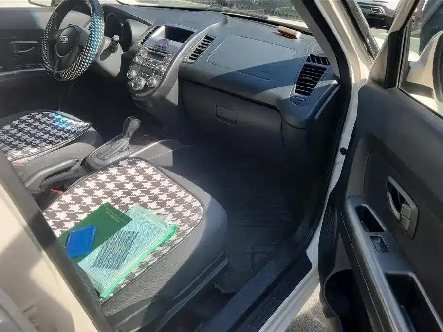 2013 Volkswagen Soul 1.6L AT GL — миниатюра 8