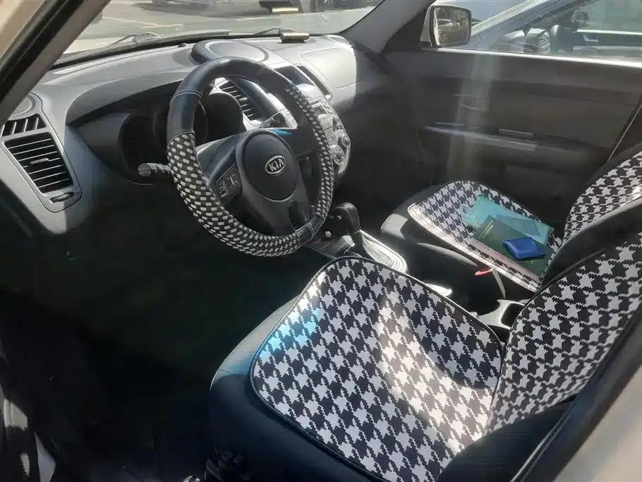 2013 Volkswagen Soul 1.6L AT GL — миниатюра 9