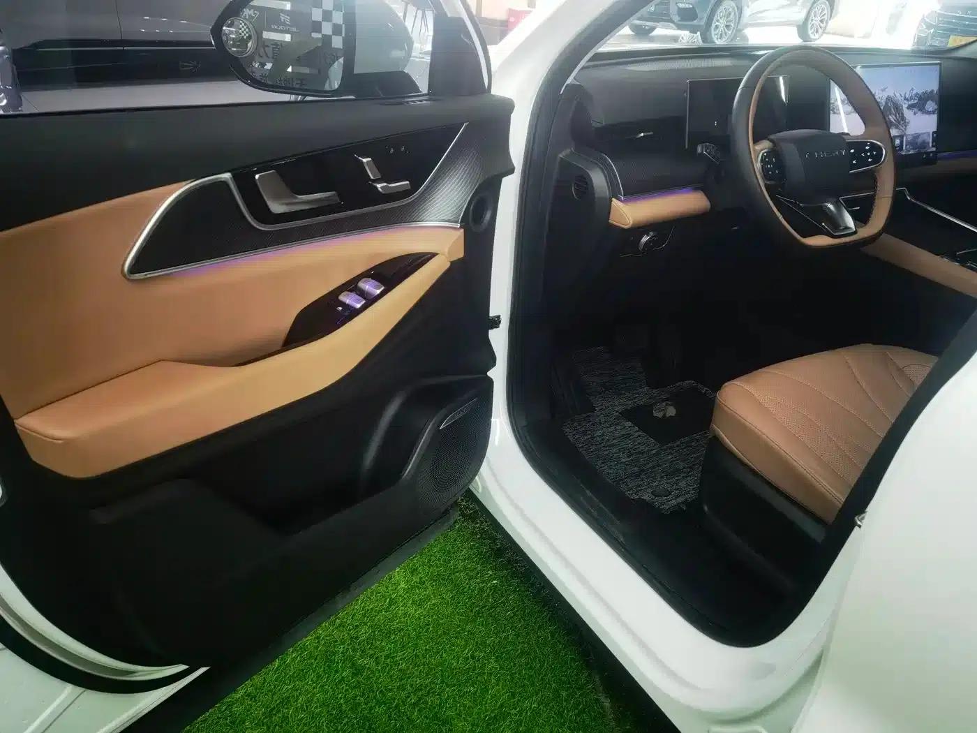 Chery Tiggo 8L 2024 2.0T 2WD Luxury 7-Seater — миниатюра 4