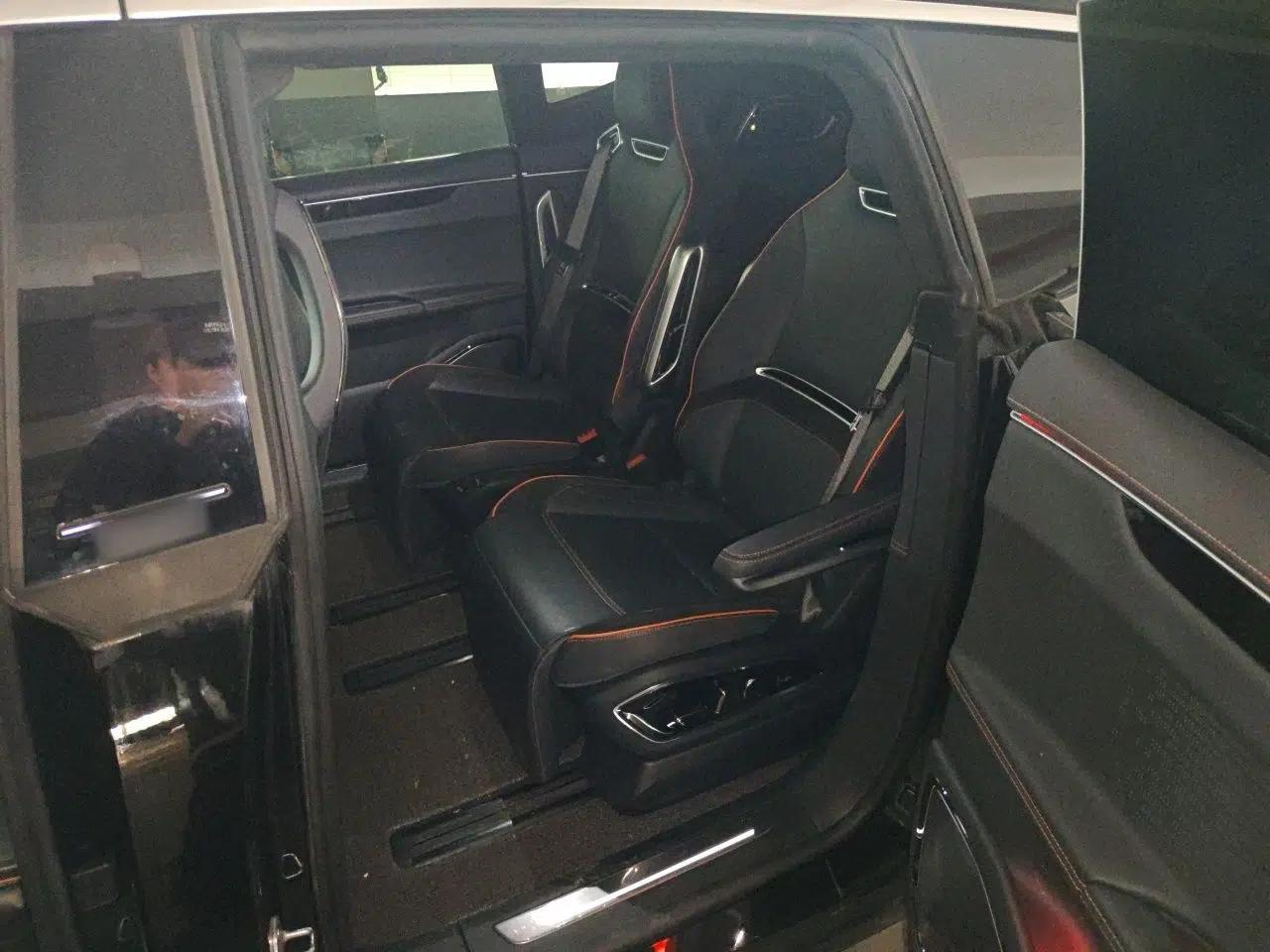 HiPhi X 2021 Flagship Edition 6-Seater — миниатюра 18