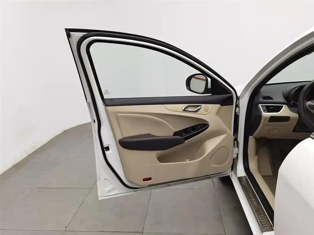 Chery Arrizo 7 2015 1.5T Manual Elite Edition — миниатюра 8