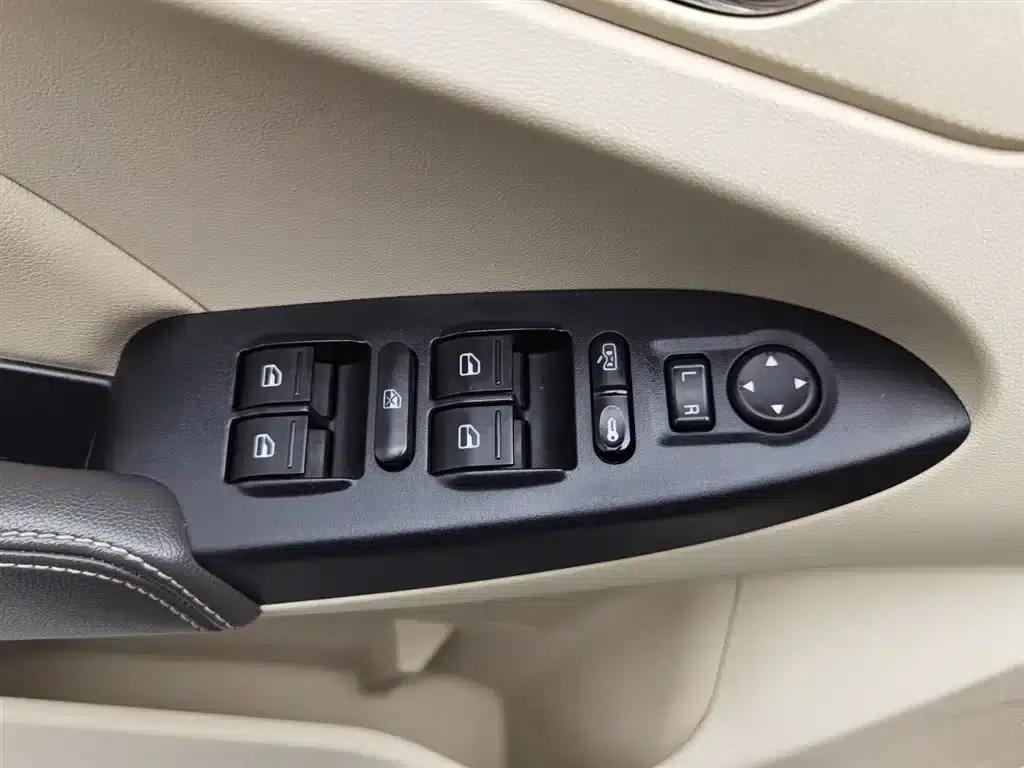 Chery Arrizo 7 2015 1.5T Manual Elite Edition — миниатюра 9