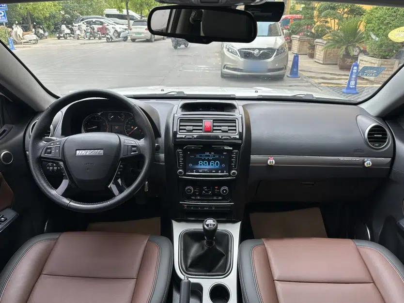 Haval H5 Classic 2016 Classic Edition 2.0T Manual 4x4 Prestige Model — миниатюра 23