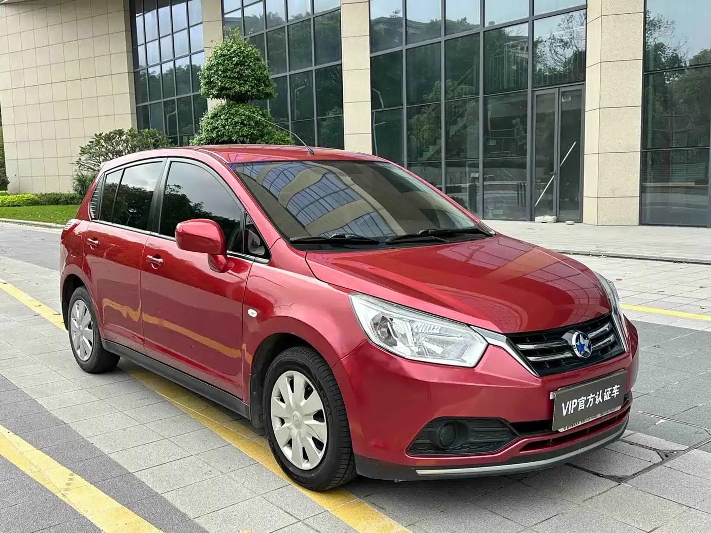 Venucia R50 2015 1.6L Automatic Fashion Edition — миниатюра 2