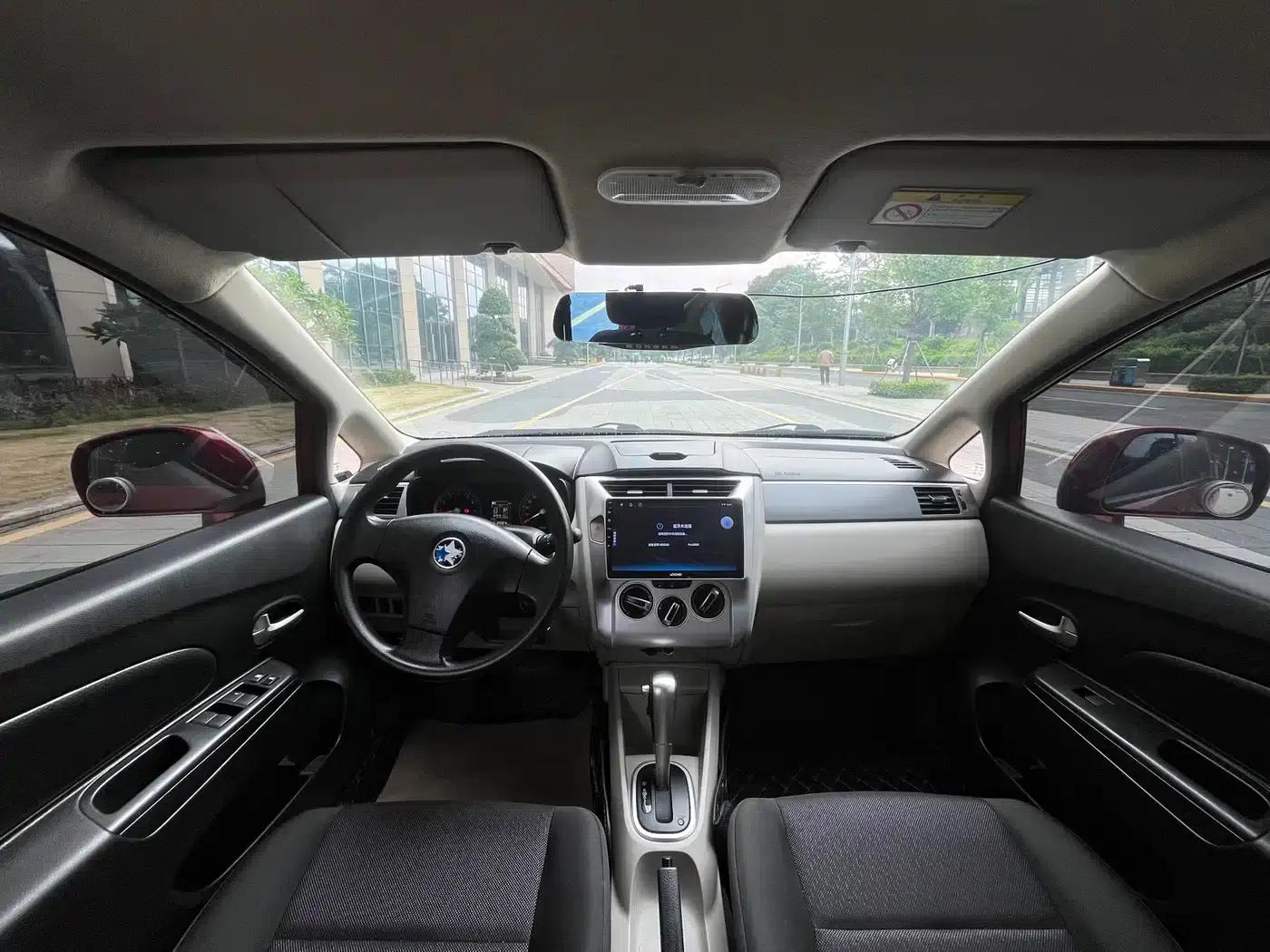 Venucia R50 2015 1.6L Automatic Fashion Edition — миниатюра 11