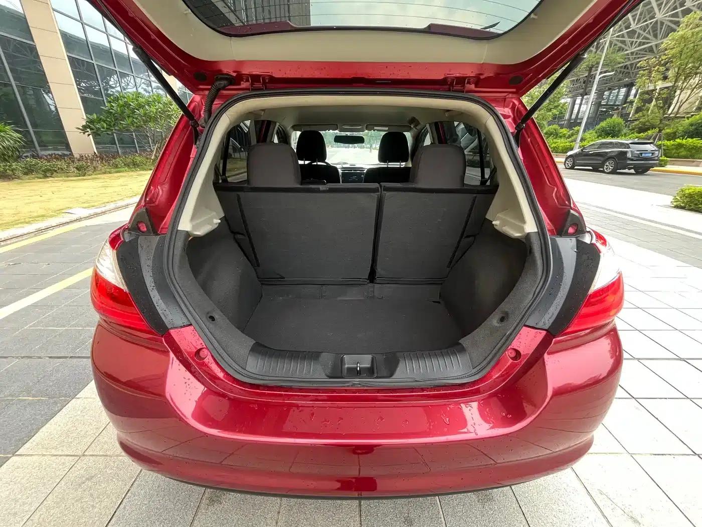 Venucia R50 2015 1.6L Automatic Fashion Edition — миниатюра 15