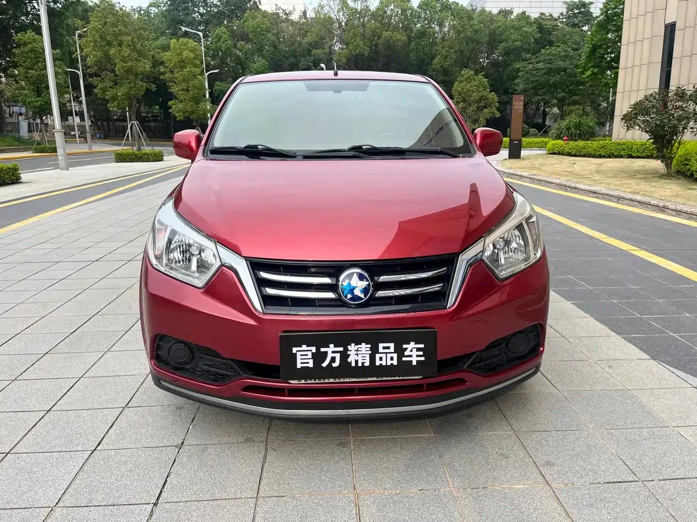 Venucia R50 2015 1.6L Automatic Fashion Edition — миниатюра 5