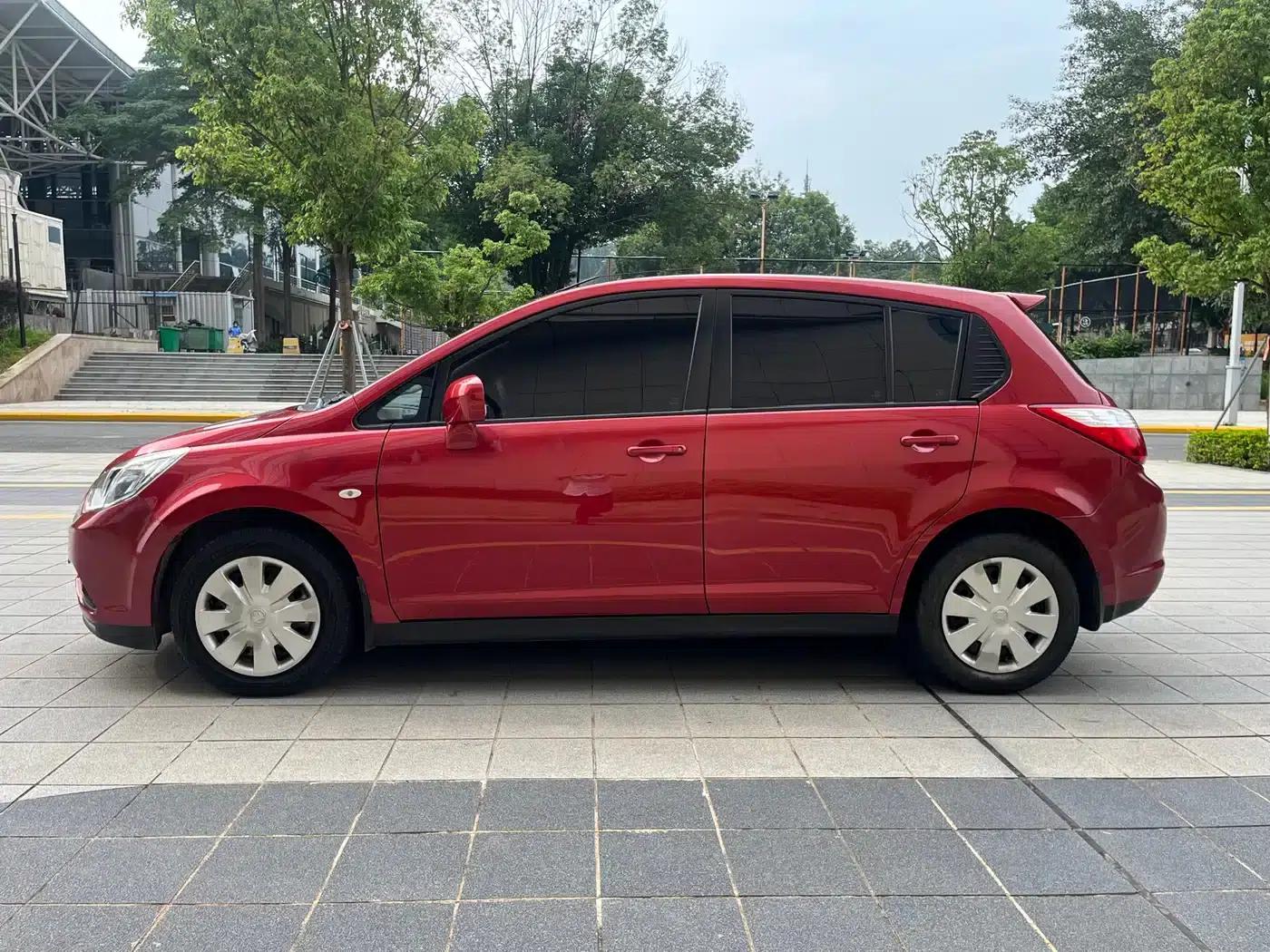 Venucia R50 2015 1.6L Automatic Fashion Edition — миниатюра 7