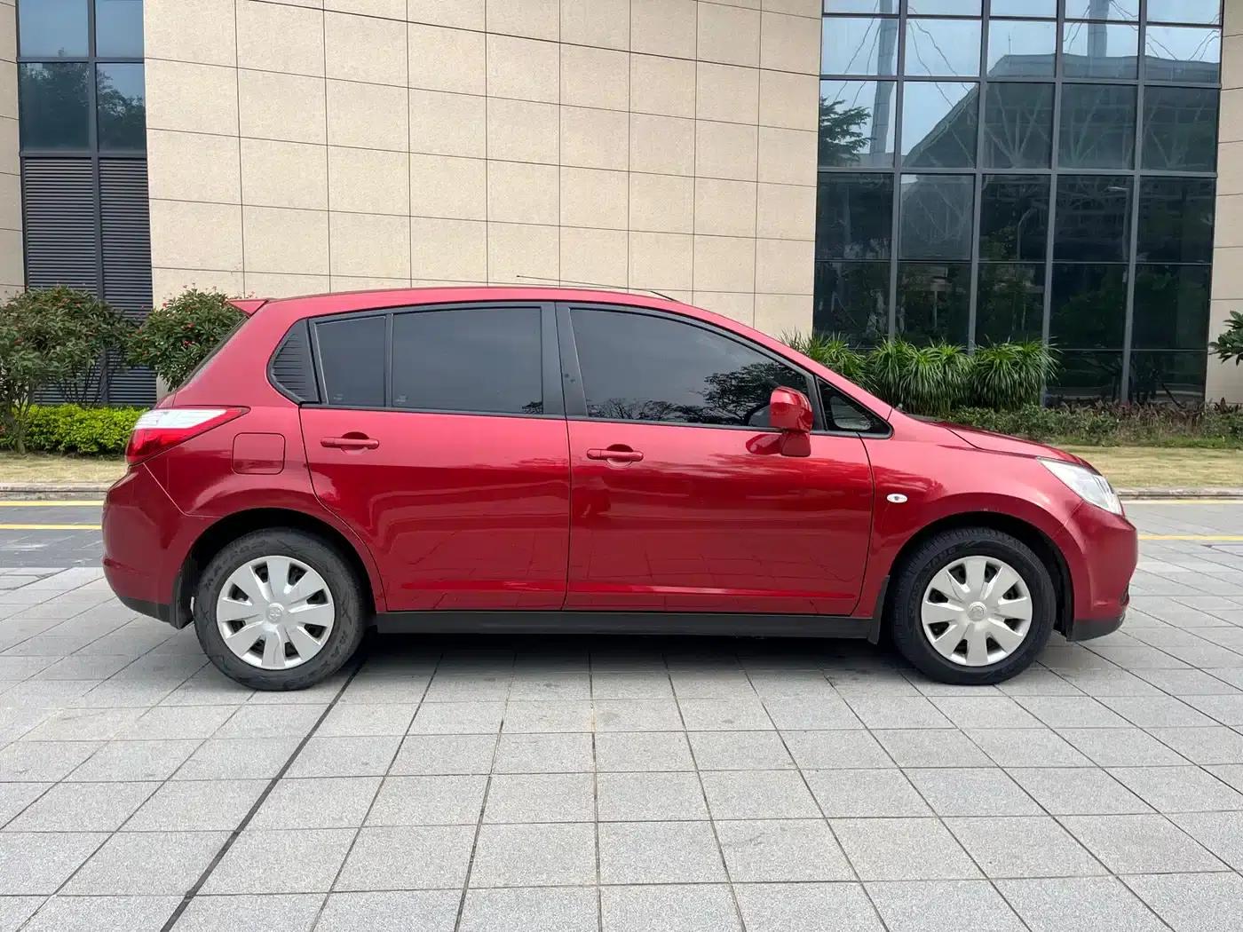 Venucia R50 2015 1.6L Automatic Fashion Edition — миниатюра 8