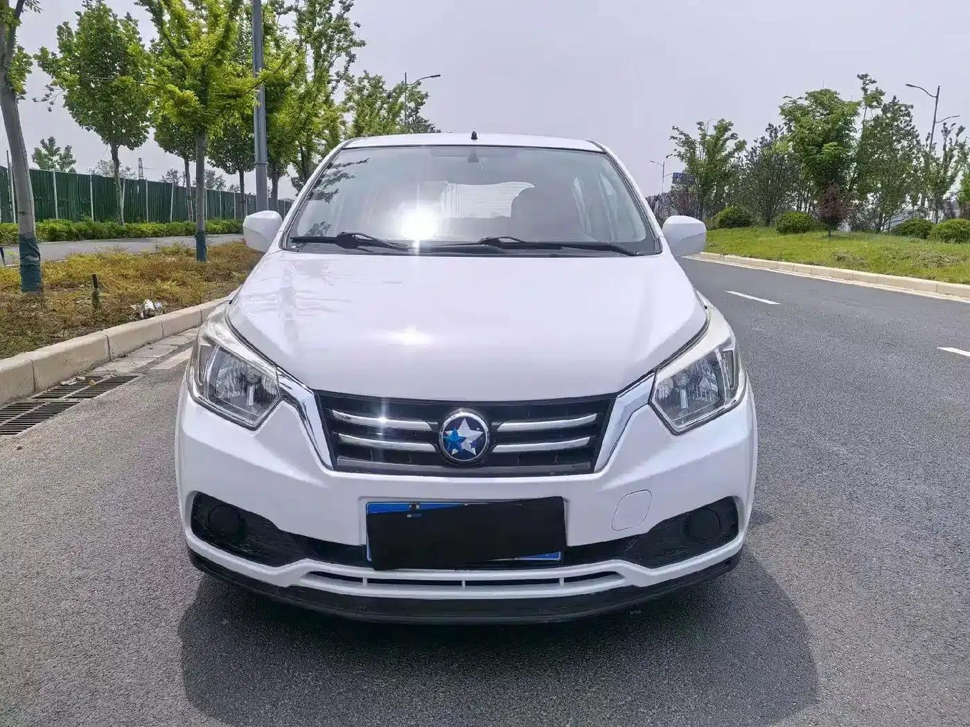 Venucia R50 2015 1.6L Automatic Fashion Edition — миниатюра 2