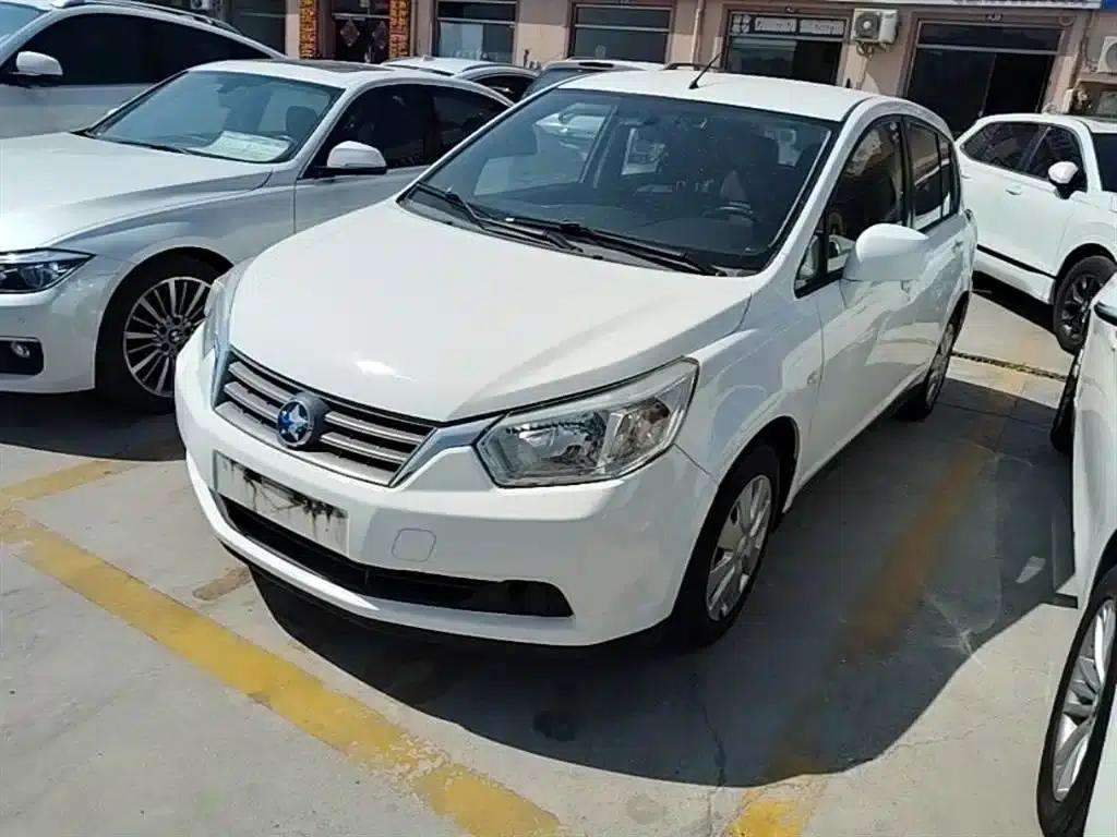Venucia R50 2014 1.6L Automatic Premium Edition — миниатюра 1