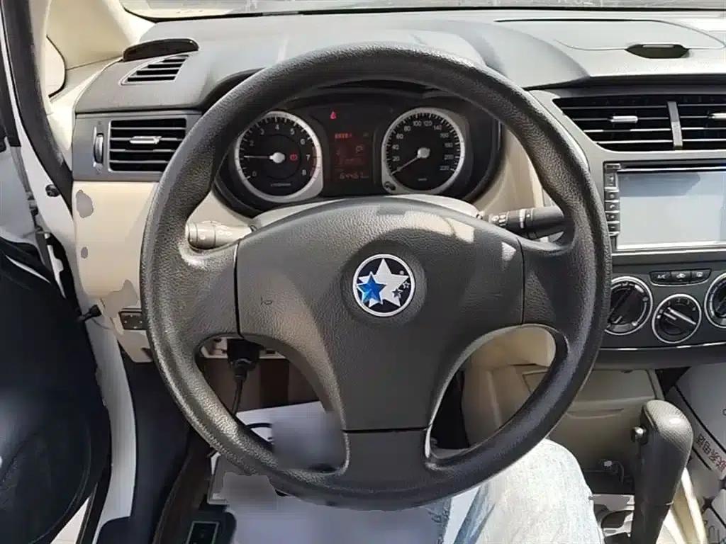 Venucia R50 2014 1.6L Automatic Premium Edition — миниатюра 11