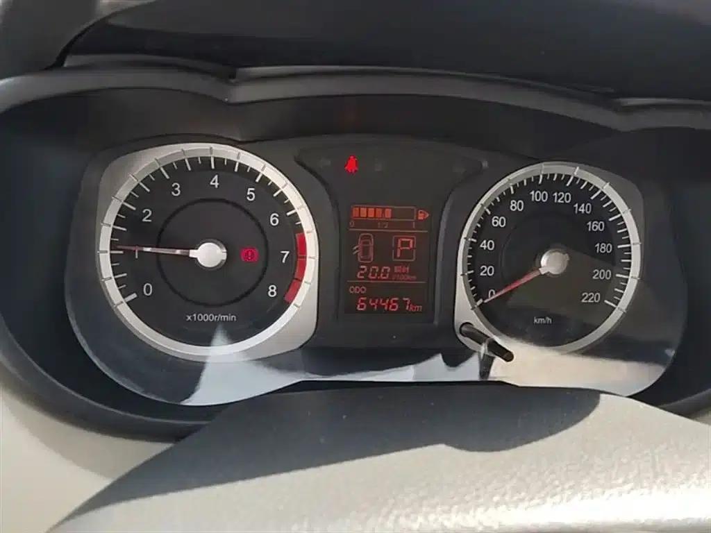 Venucia R50 2014 1.6L Automatic Premium Edition — миниатюра 12
