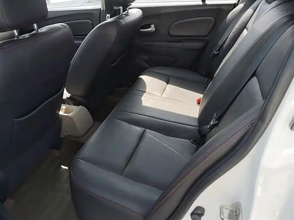 Venucia R50 2014 1.6L Automatic Premium Edition — миниатюра 17