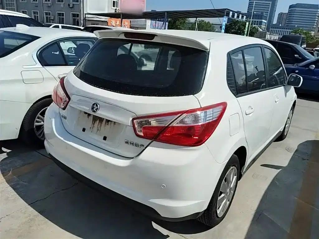 Venucia R50 2014 1.6L Automatic Premium Edition — миниатюра 7