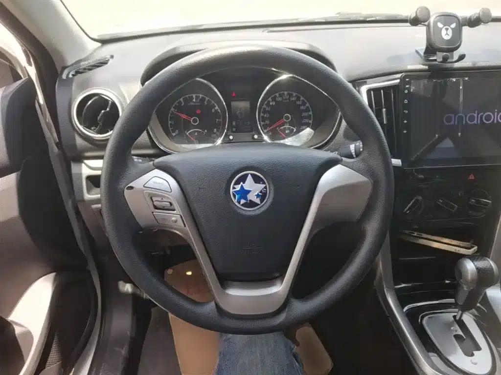 Venucia T70 2016 2.0L CVT Smart Edition — миниатюра 11