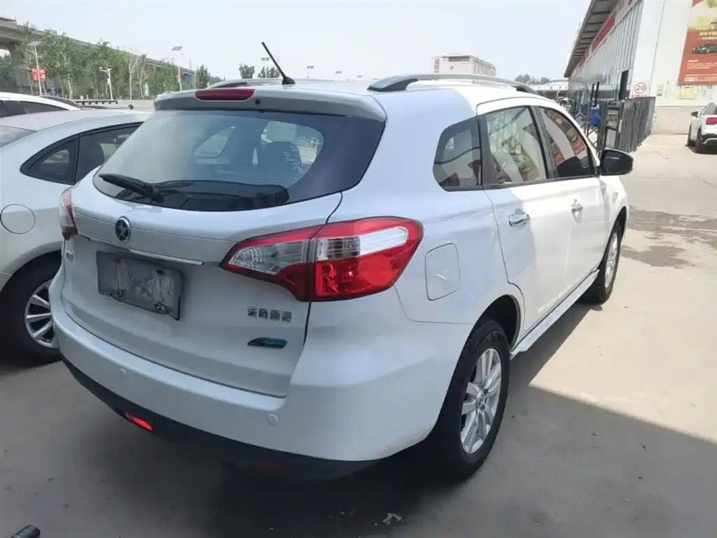 Venucia T70 2016 2.0L CVT Smart Edition — миниатюра 7