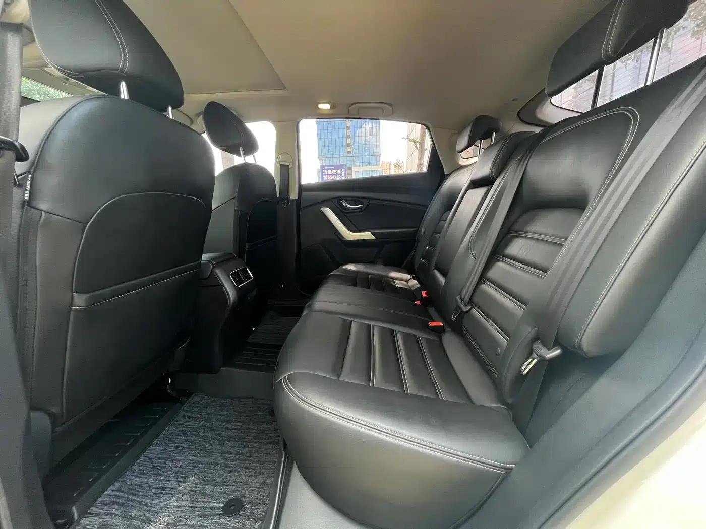Venucia T90 2017 2.0L CVT Premium Edition — миниатюра 12