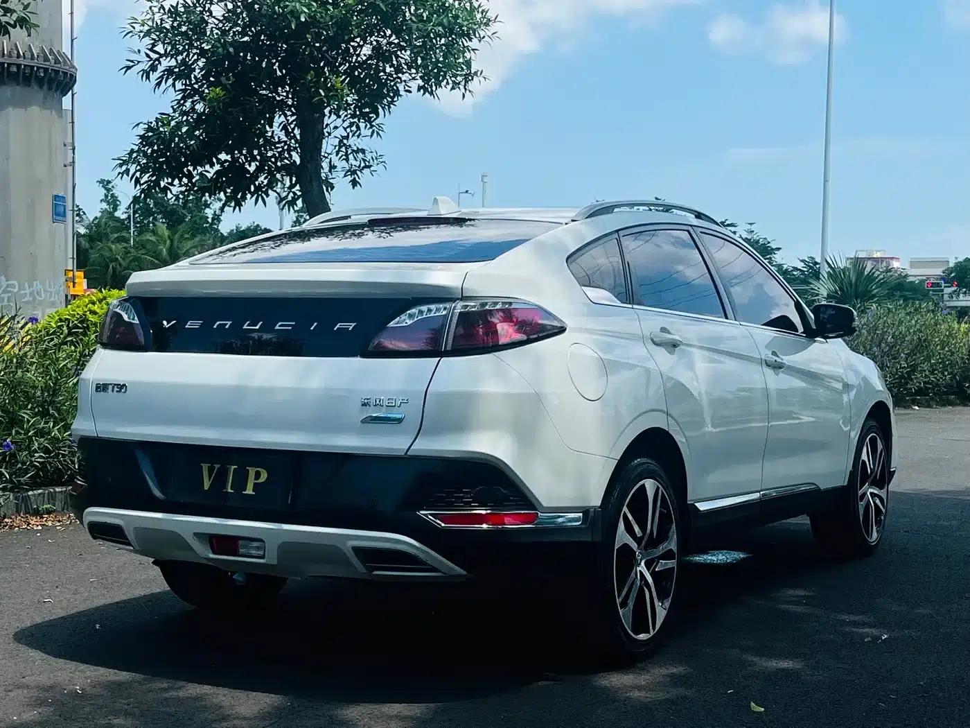 Venucia T90 2017 2.0L CVT Premium Edition — миниатюра 4