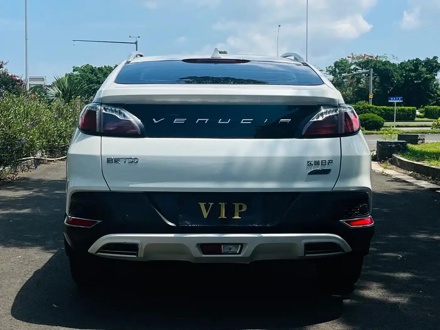 Venucia T90 2017 2.0L CVT Premium Edition — миниатюра 5