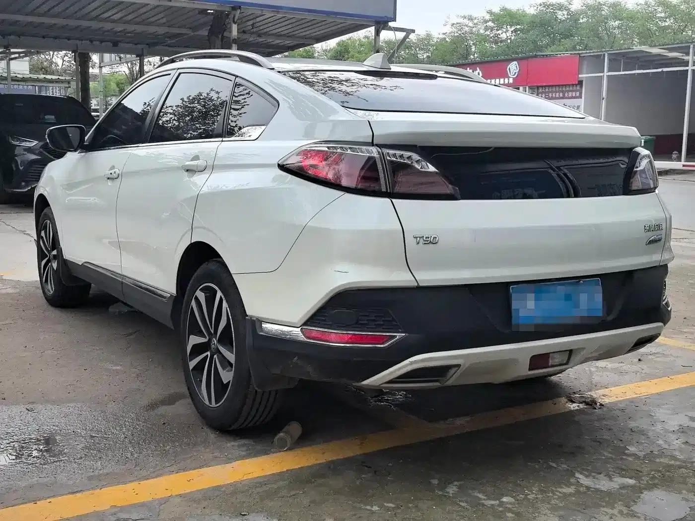 Venucia T90 2017 2.0L CVT Smart Edition — миниатюра 11