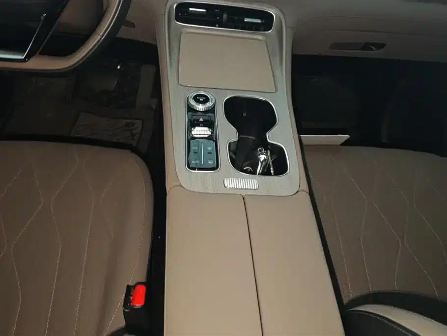 Fengyun T8 2025 1.5T 130km Premium Edition 5-seater — миниатюра 16