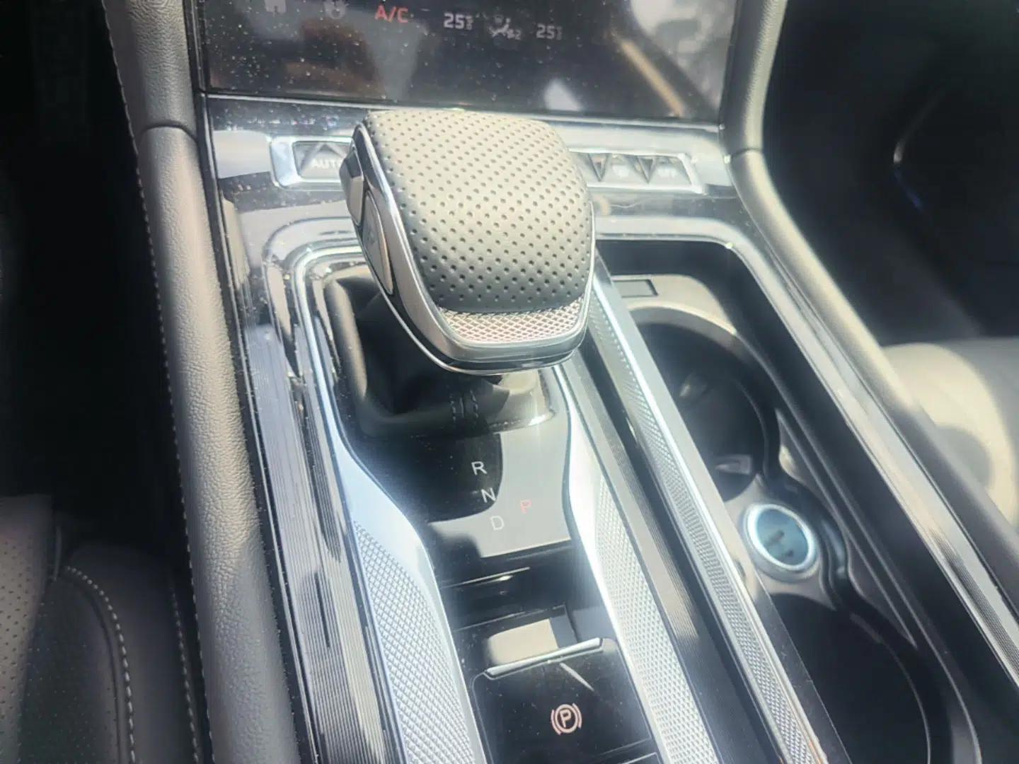 Hongqi H5 PHEV 2025 130 Super Hybrid Version — миниатюра 17