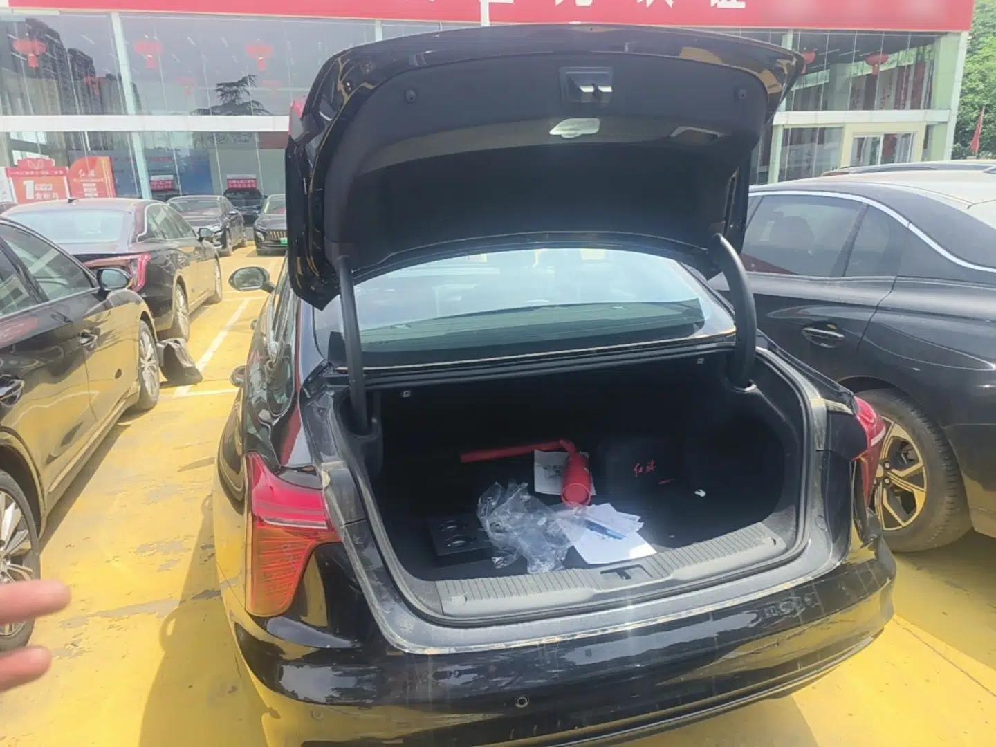 Hongqi H5 PHEV 2025 130 Super Hybrid Version — миниатюра 22