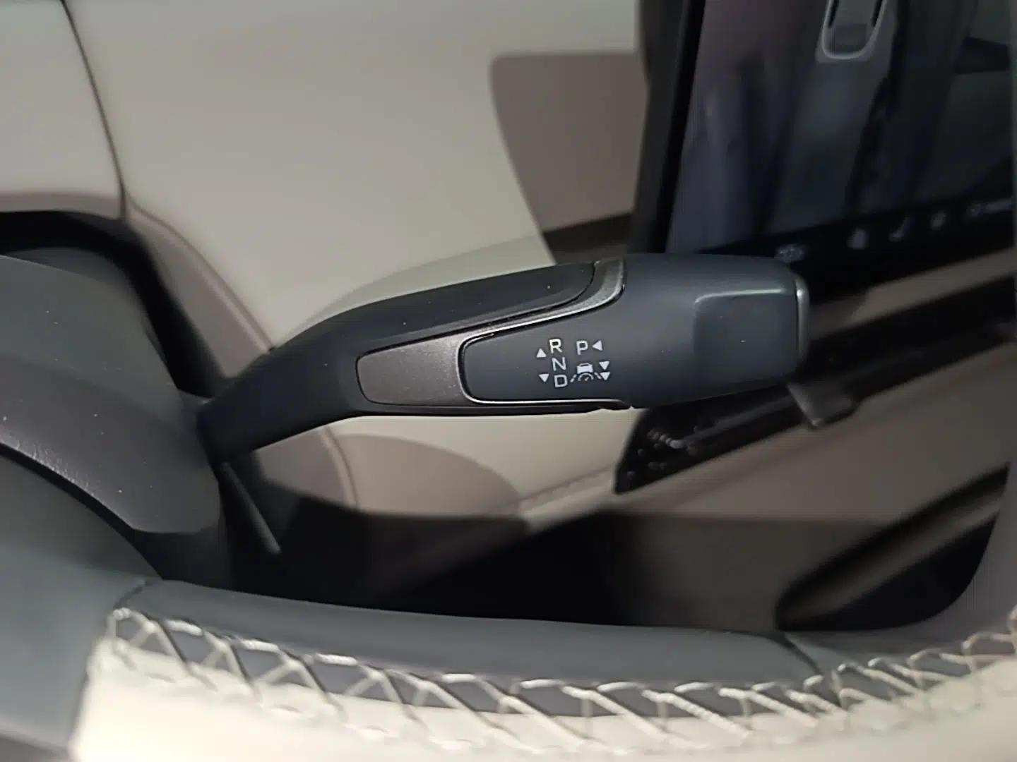 Hongqi HS6 PHEV 2026 240 Smart Hybrid Version — миниатюра 15