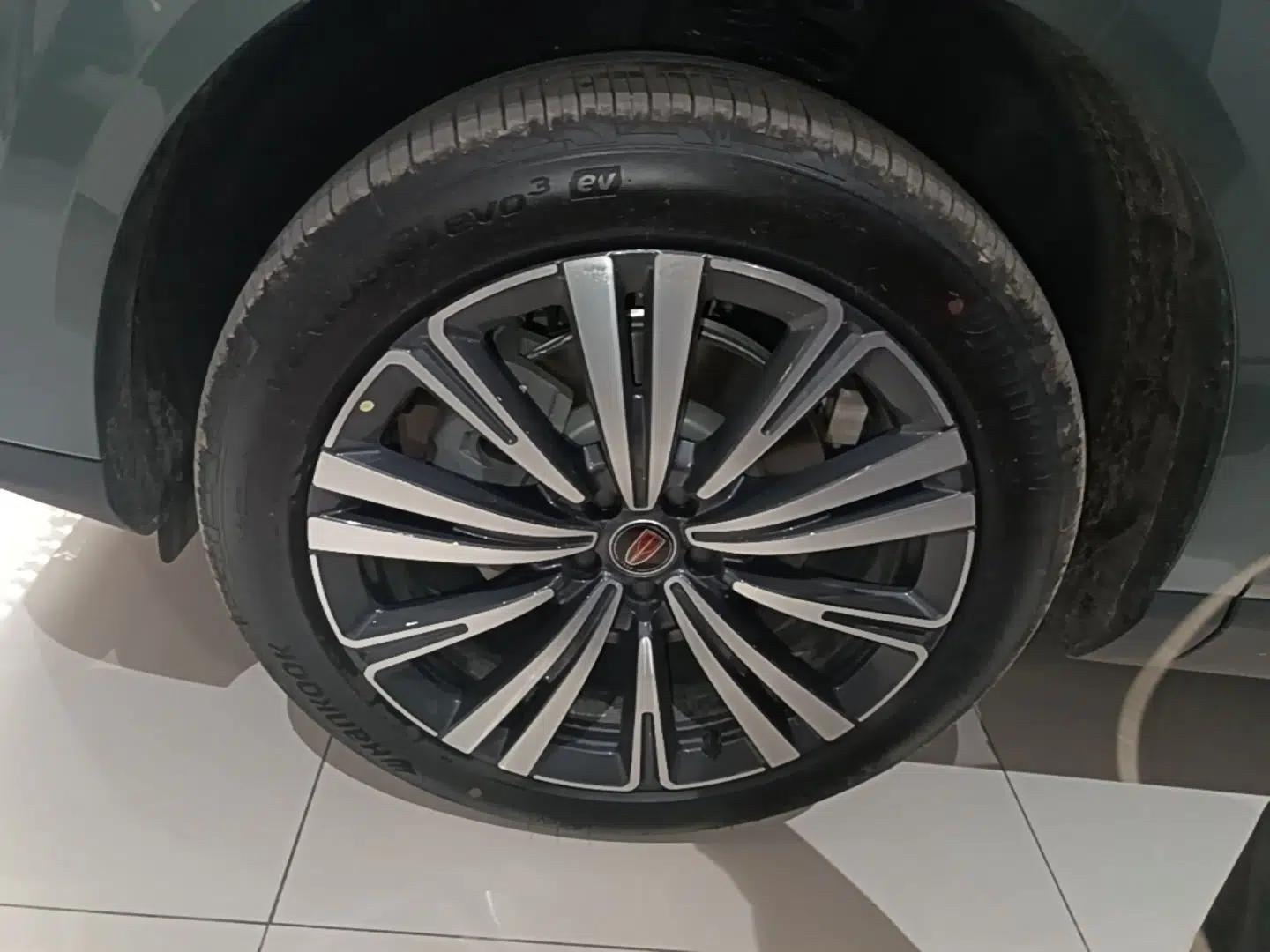 Hongqi HS6 PHEV 2026 240 Smart Hybrid Version — миниатюра 3