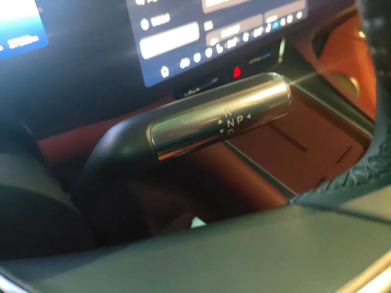 Hima AITO M8 2025 Extended-Range Max+ Version 53.4 kWh 6-Seater Edition — миниатюра 15