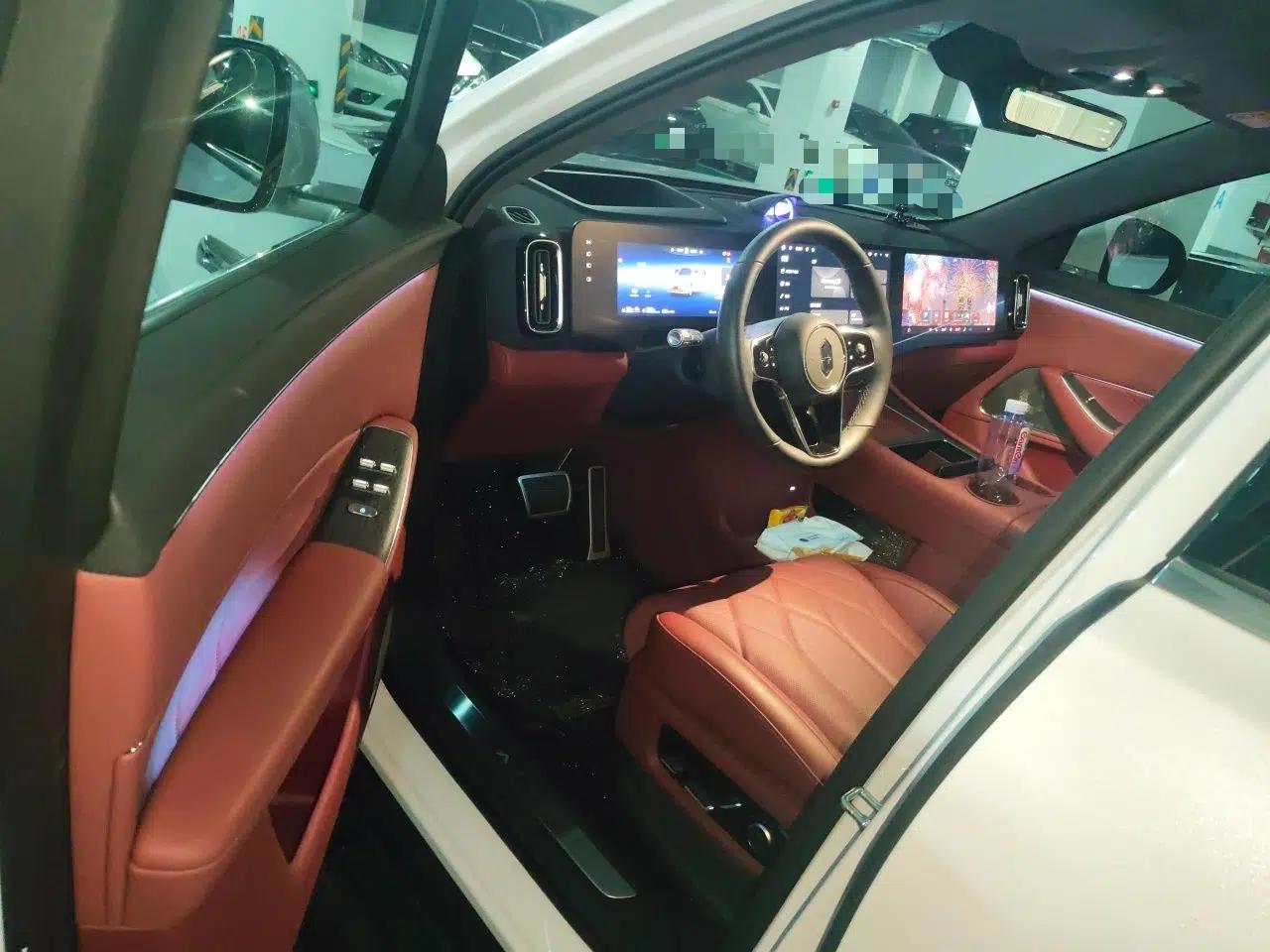 Hima AITO M8 2025 Extended-Range Max+ Version 53.4 kWh 6-Seater Edition — миниатюра 17