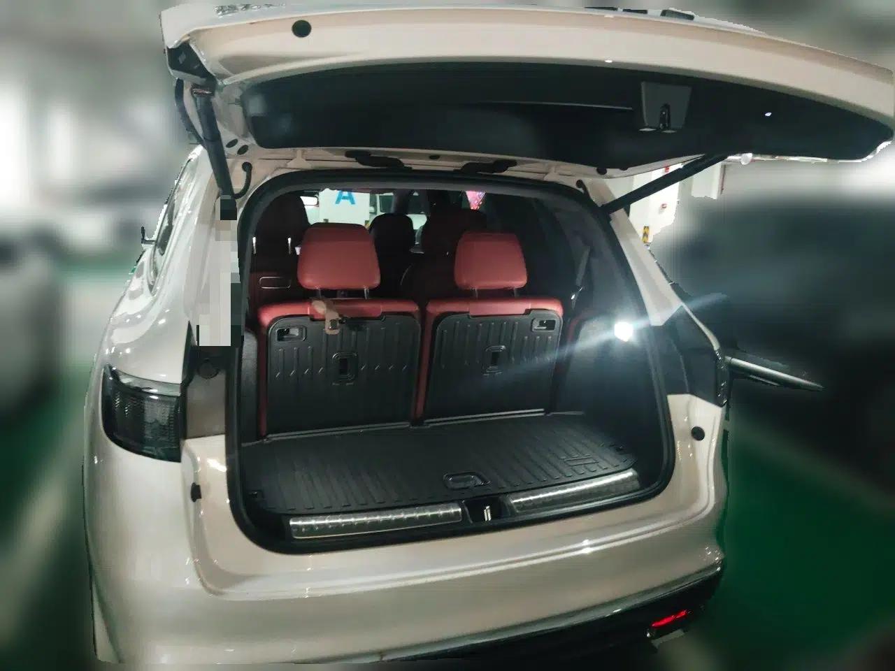 Hima AITO M8 2025 Extended-Range Max+ Version 53.4 kWh 6-Seater Edition — миниатюра 20
