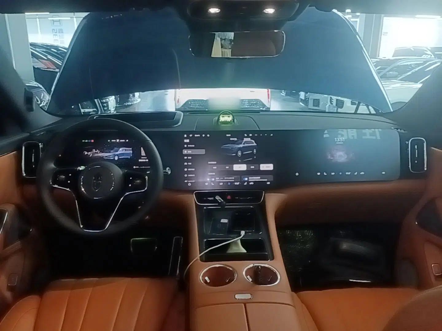 Hima AITO M8 2025 Extended-Range Max+ Version 53.4 kWh 5-Seater Edition — миниатюра 13
